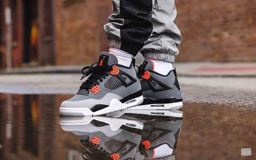 Air Jordan 4 Retro