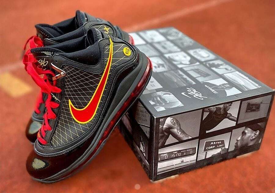 Nike LeBron 7 retro