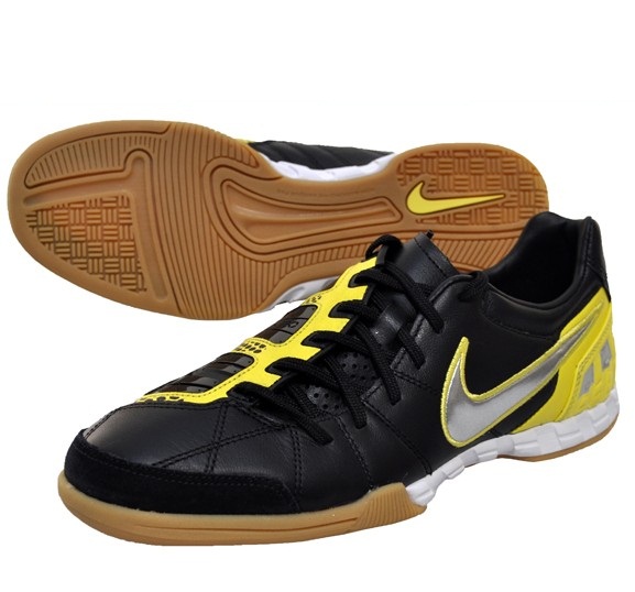Купить Кроссовки для футзала Nike TOTAL90 SHOOT III L-IC | 385437-007 в Москве или заказать доставку на Slamdunk.su