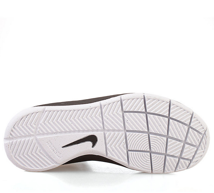 Купить Детские баскетбольные кроссовки Nike Team Hustle D 6 (GS) | 599187-100 в Москве или заказать доставку на Slamdunk.su
