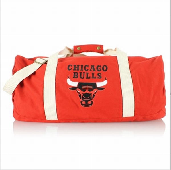 Купить Сумка Mitchell & Ness CHICAGO BULLS CANVAS ROLL BAG RED | CHICAGO BULLS 600 в Москве или заказать доставку на Slamdunk.su