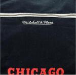 Сумка Mitchell & Ness  CHICAGO BULLS CANVAS ROLL BAG BLACK - картинка