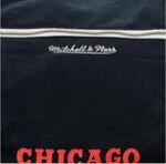 Сумка Mitchell & Ness  CHICAGO BULLS CANVAS ROLL BAG BLACK - картинка