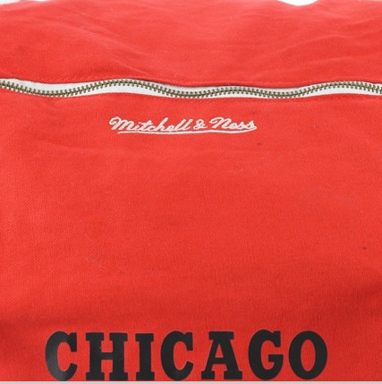 Купить Сумка Mitchell & Ness CHICAGO BULLS CANVAS ROLL BAG RED | CHICAGO BULLS 600 в Москве или заказать доставку на Slamdunk.su