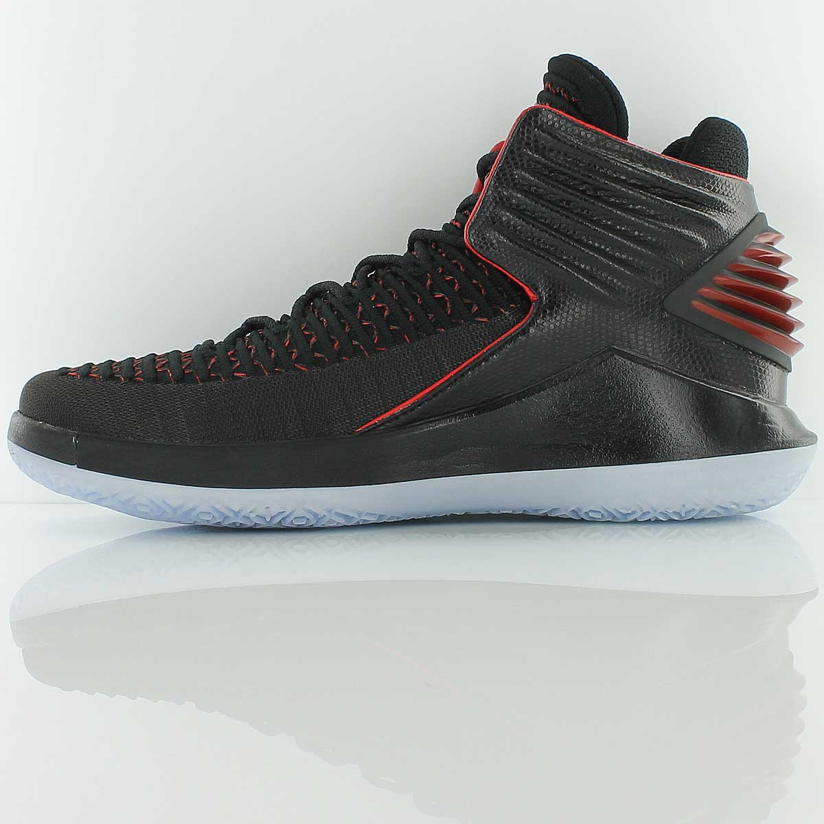 Air Jordan XXXII Bred AA1253 001
