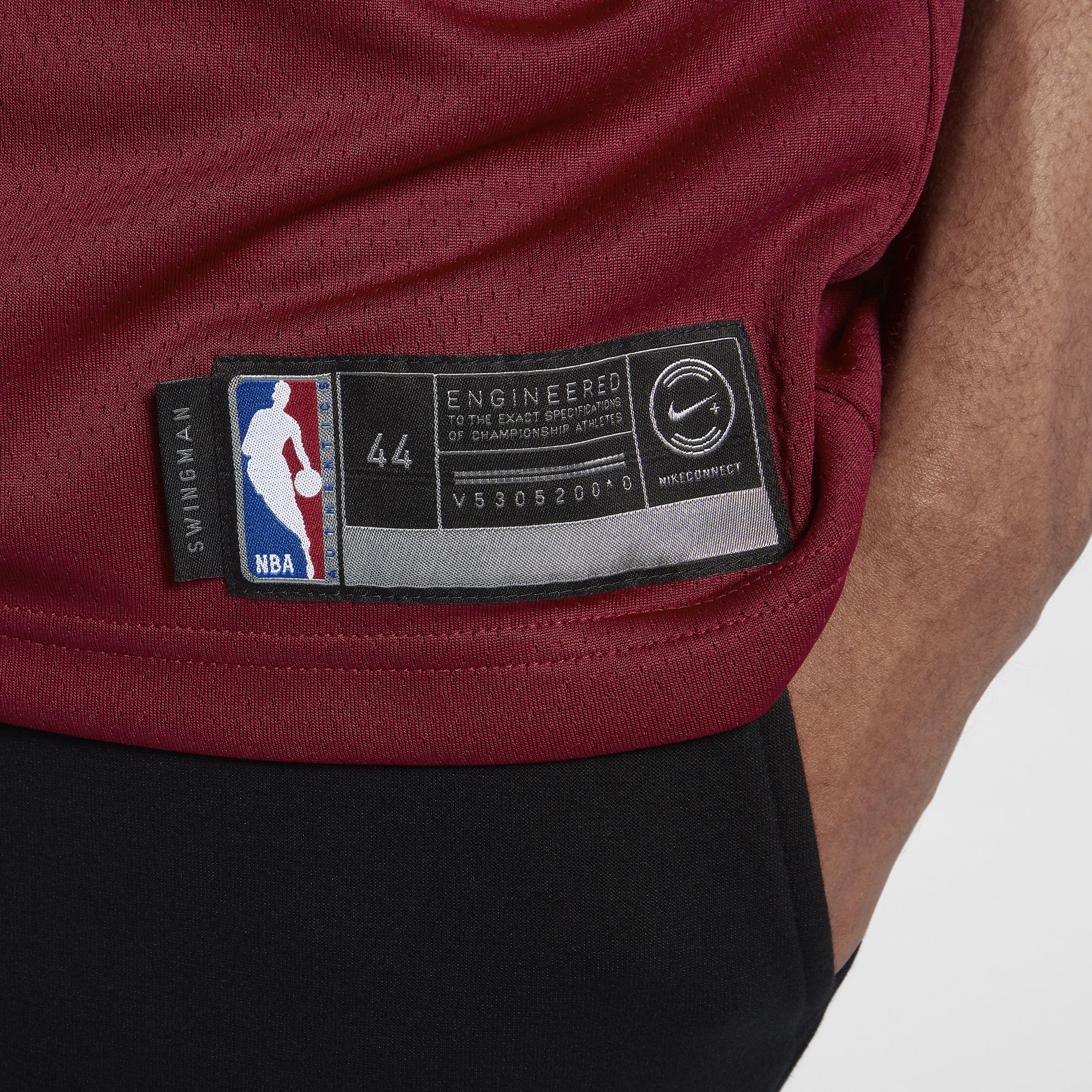 Купить Баскетбольная майка Nike LeBron James CAVS | 864467-677 в Москве или заказать доставку на Slamdunk.su
