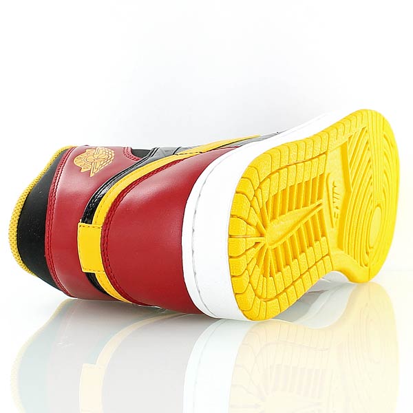 Купить Кроссовки Air Jordan 1 Retro High Og | 555088-017 в Москве или заказать доставку на Slamdunk.su