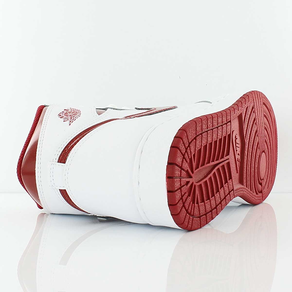 Купить Кроссовки Air Jordan 1 Retro High OG (BG) | 575441-103 в Москве или заказать доставку на Slamdunk.su