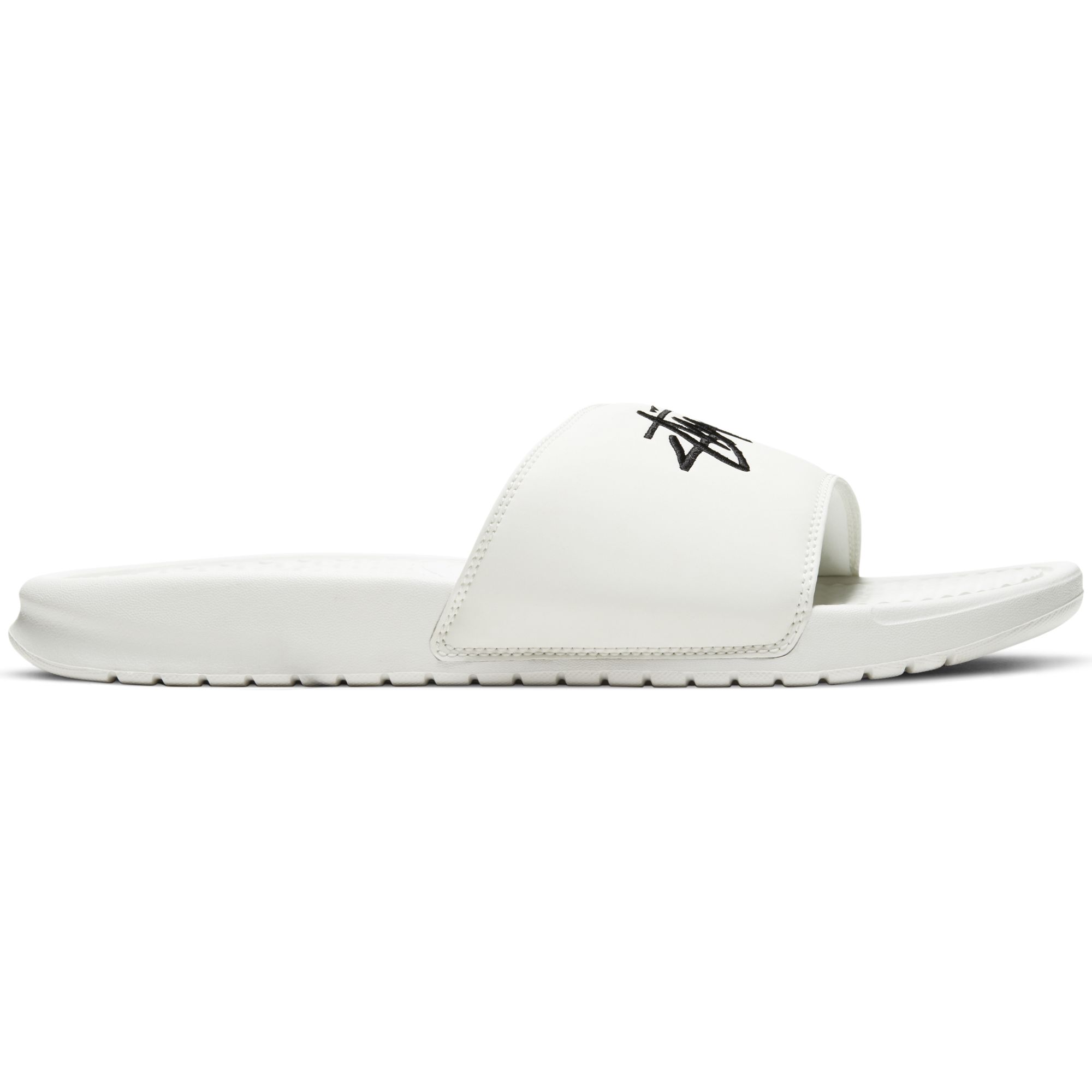 Купить Сланцы Nike Benassi x Stüssy | DC5239-100 в Москве или заказать доставку на Slamdunk.su