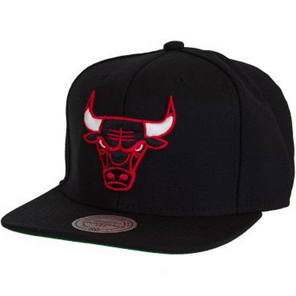Кепка bulls. Митчелл Несс кепка Чикаго Булс. Кепка Chicago bulls.