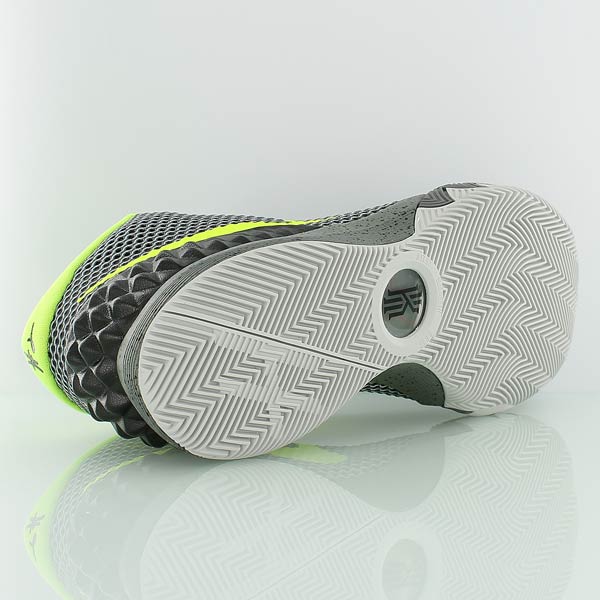 Купить Баскетбольные кроссовки Nike Kyrie 1 | 705277-270 в Москве или заказать доставку на Slamdunk.su