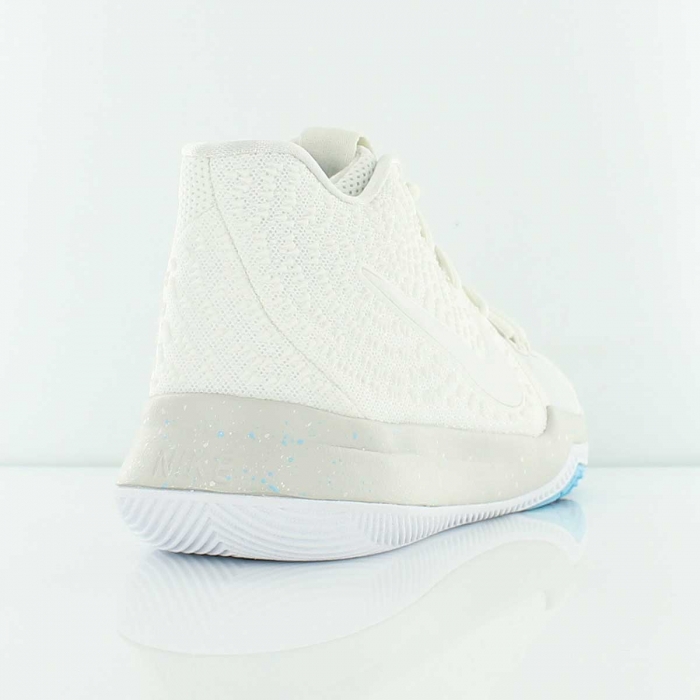 Купить Детские баскетбольные кроссовки Nike Kyrie 3 (GS) | 859466-101 в Москве или заказать доставку на Slamdunk.su