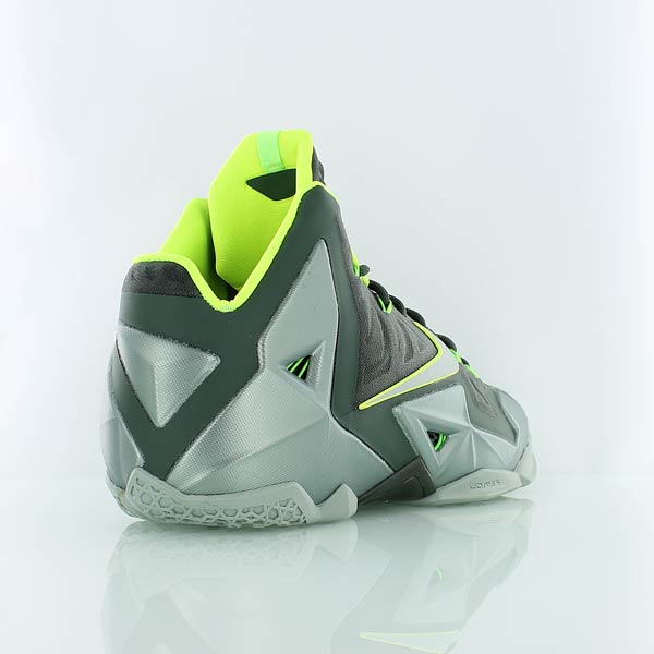 Купить Баскетбольные кроссовки Nike Lebron XI | 616175-300 в Москве или заказать доставку на Slamdunk.su