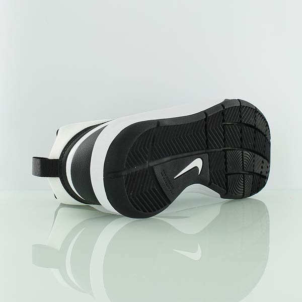 Купить Баскетбольные кроссовки Nike Team Hustle D7 (GS) | 747998-101 в Москве или заказать доставку на Slamdunk.su